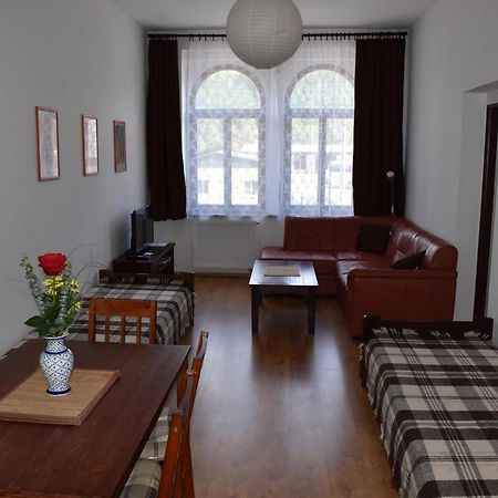 Apartmany Lenka การ์โลวีวารี ภายนอก รูปภาพ