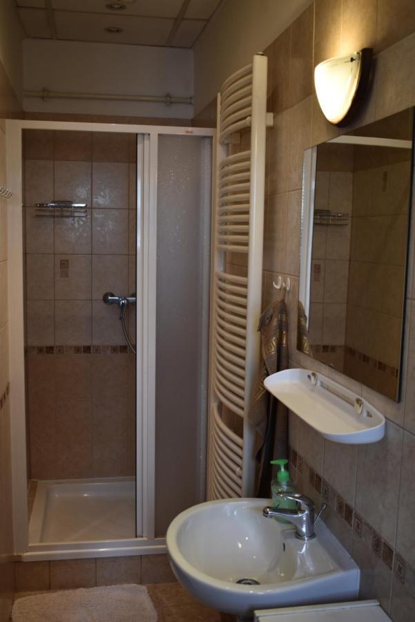 Apartmany Lenka การ์โลวีวารี ภายนอก รูปภาพ