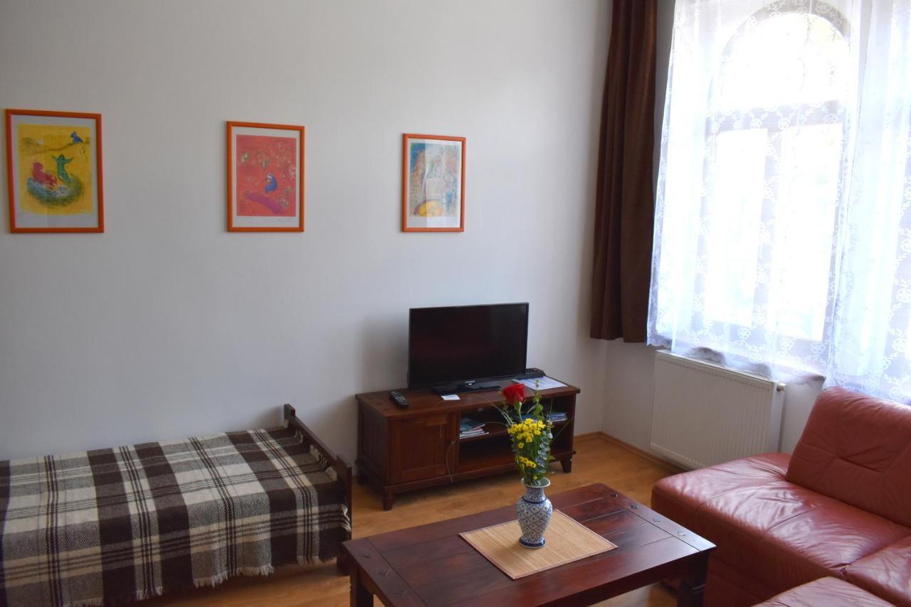 Apartmany Lenka การ์โลวีวารี ภายนอก รูปภาพ