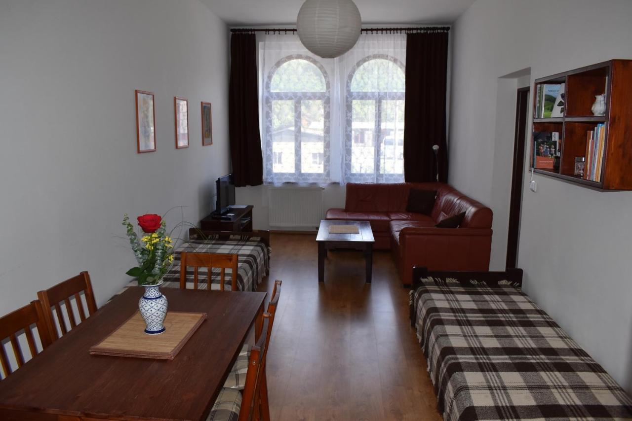 Apartmany Lenka การ์โลวีวารี ภายนอก รูปภาพ
